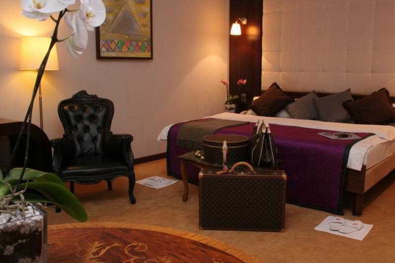 Friday 4* Praga